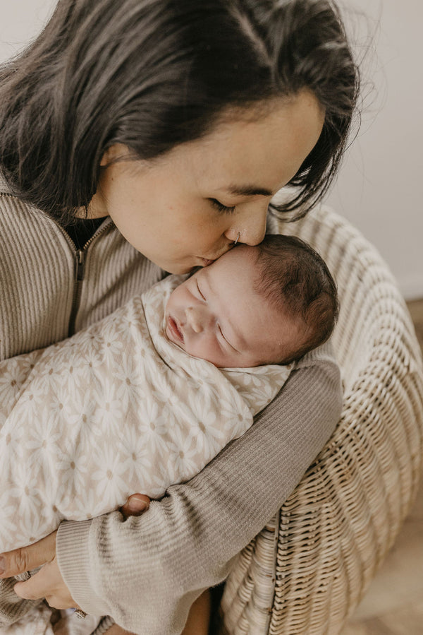 Organic Cotton Swaddle | Daisy